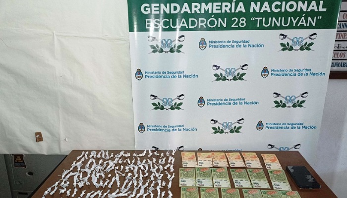 Llevaba 205 dosis de cocaína en una riñonera: lo descubrió Gendarmería de Tunuyán en un control vehicular