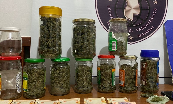 Detienen a un joven en Tunuyán con frascos con marihuana, elementos de fraccionamiento y dinero en efectivo