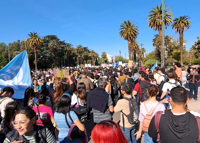 MARCHA MENDOZA UNIVERSIDAD