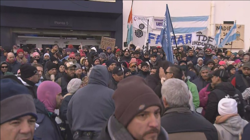 continuan-las-protestas-en-tierra-del-fuego-foto-tn-UQVW4ISKNFDLPPH5NRGMAZXH7I