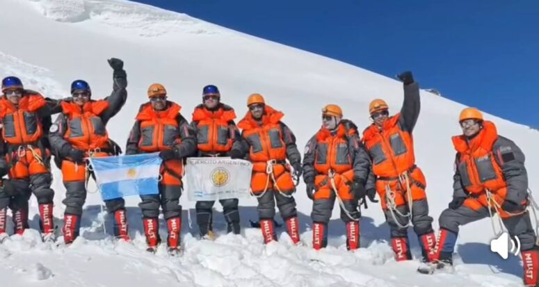 Cumbre en el Monte Kun